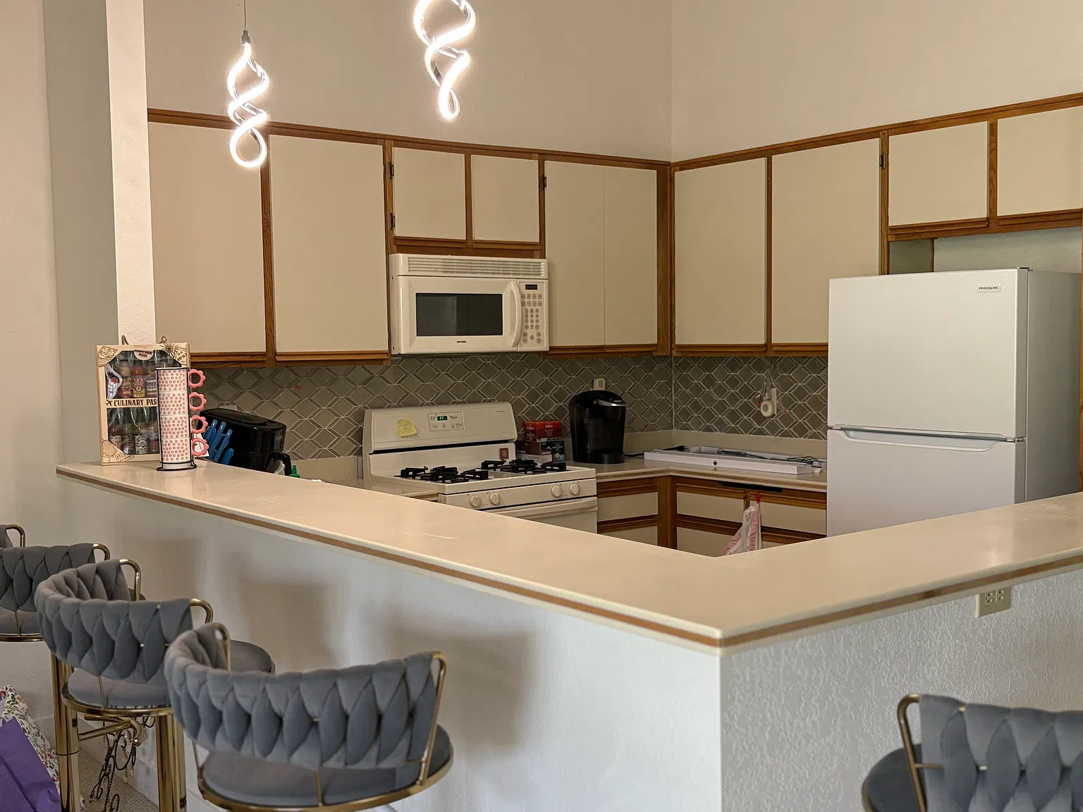 2 bed, 1348 sqft, $4,600 — Photo 2