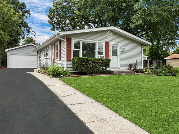 3rd image of 33678 N Oakland Dr