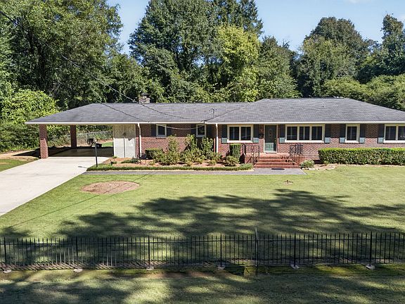 3rd image of 110 Sequoia Dr SE