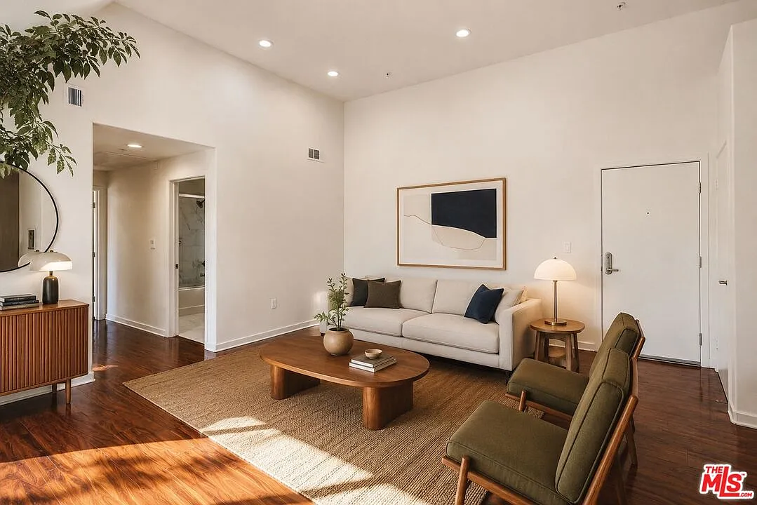 2 bed, 2.0 bath, 929 sqft, $2,650 — Photo 3