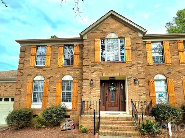 10001 White Cascade Dr, Charlotte, NC 28269