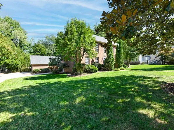 4 Hobbs Pl, Greensboro, NC 27403