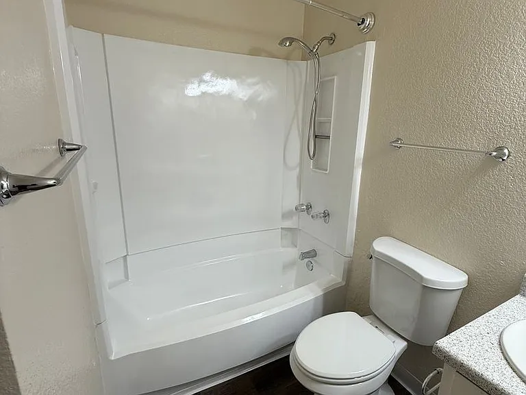 Madison Pines Apartments — Photo 39