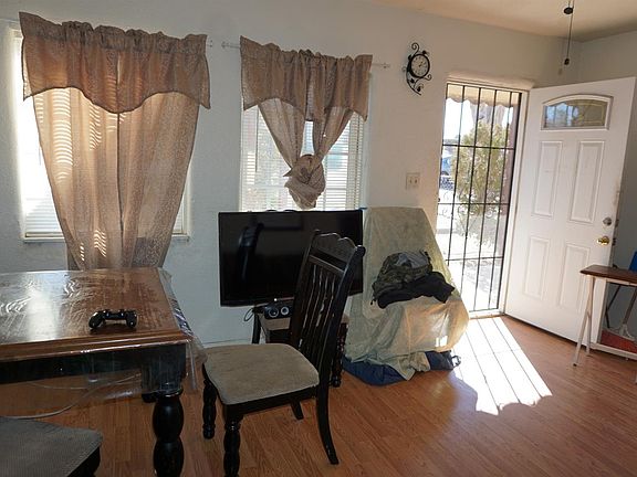 3rd image of 1311 Santa Fe Dr
