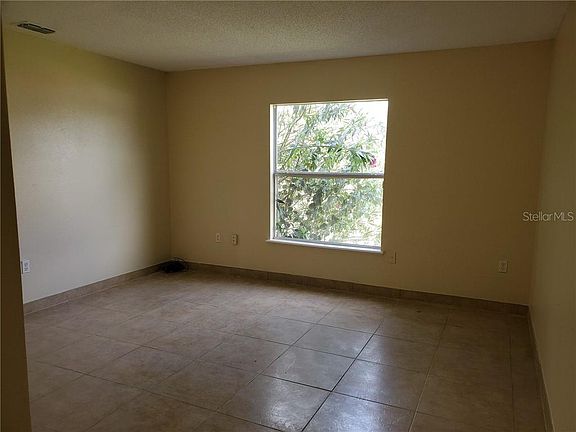 5th image of 471 Britten Dr