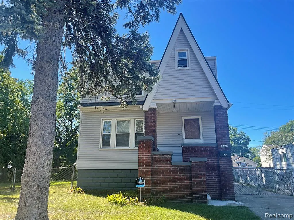 1438 E Pearl Ave photo 1