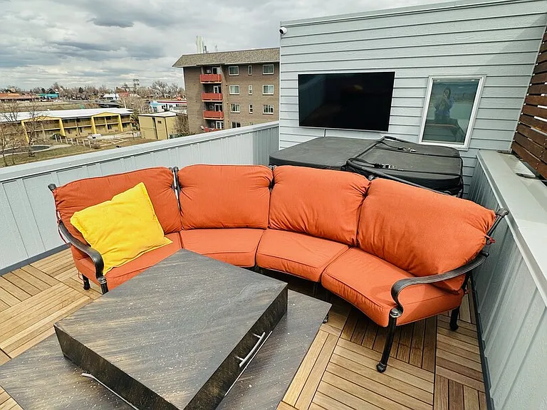 W 47th Ave — Photo 11