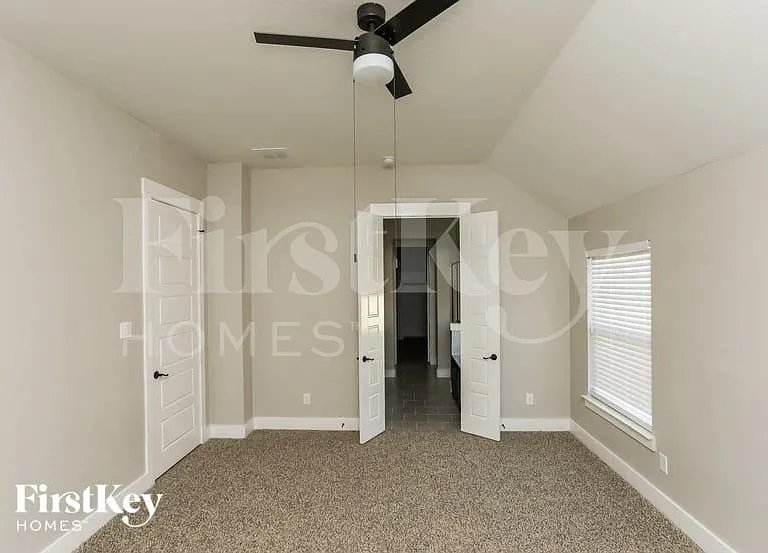 537 Windrow Ln — Photo 9