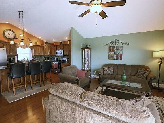 5th image of 671 Greenbriar Cir