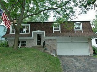 1113 Maple St, Lake In The Hills, IL 60156