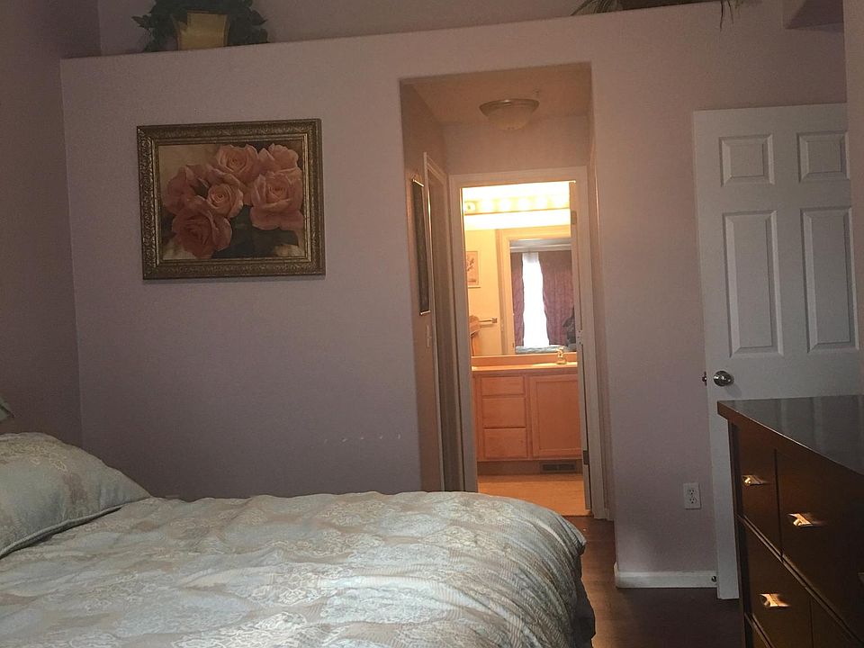 2nd image of 1540 S Florence Way