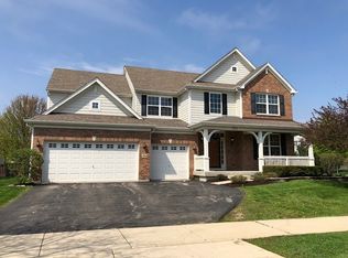 304 Cassidy Ln, Elgin, IL 60124