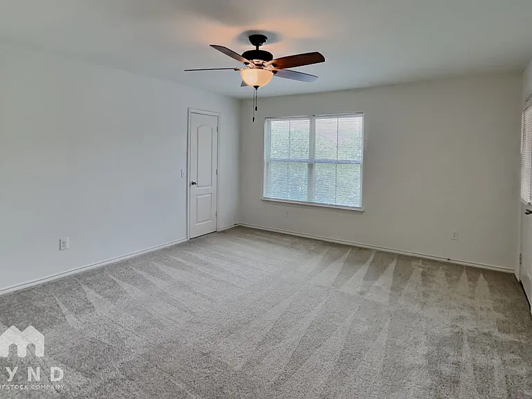 440 Stonebrook Dr — Photo 13