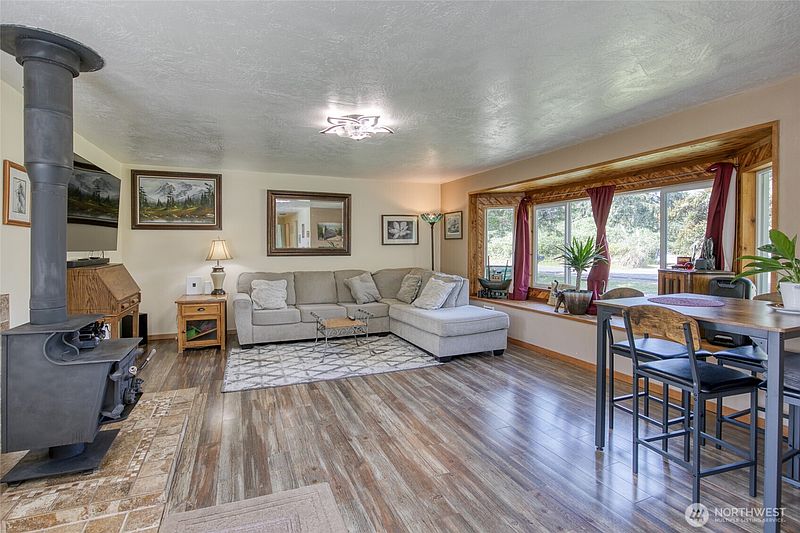 4th image of 248 NW ensign Avenue