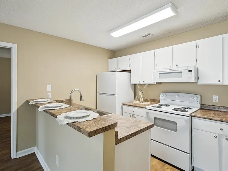 Seasons Apartments — Photo 1