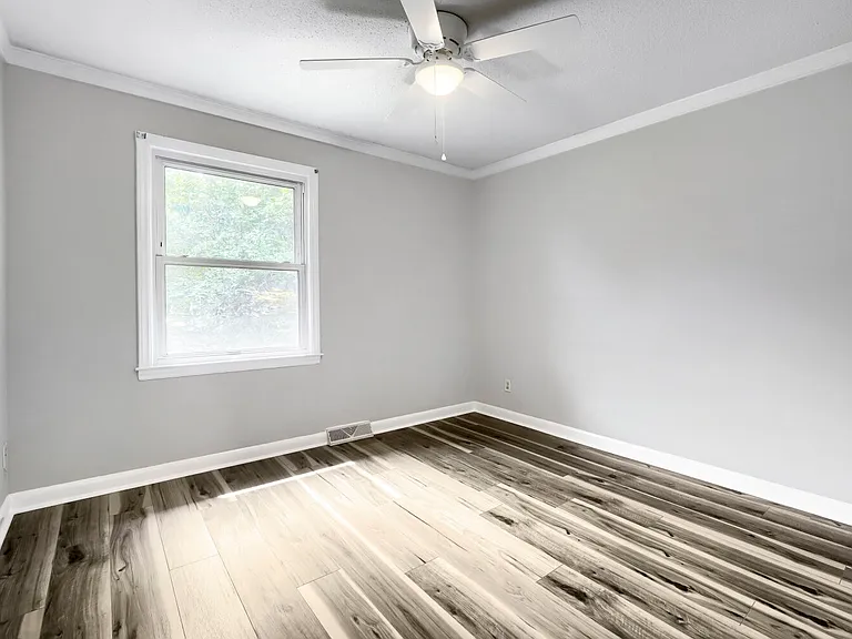 221 Eden Cir — Photo 16