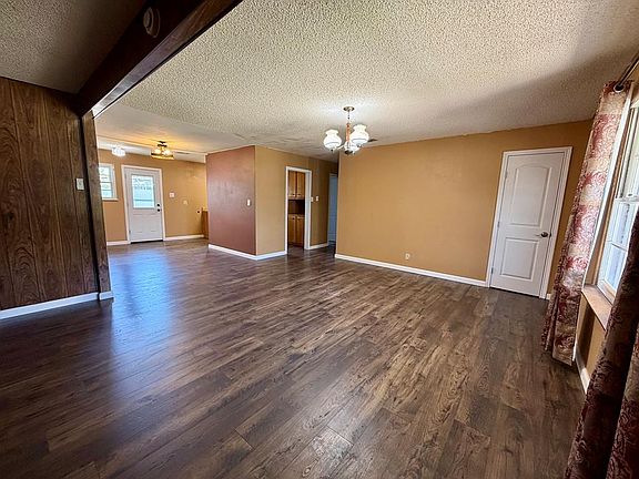4th image of 1303 S Houston Ave