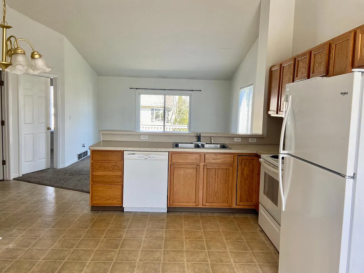 Kitchen - 69 E 48th St