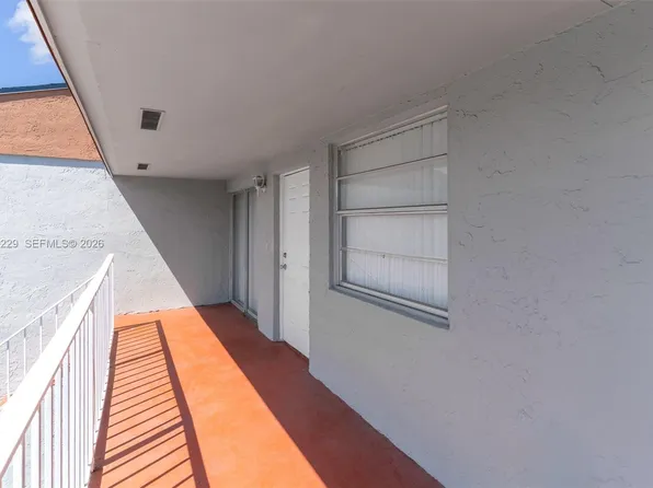 15421 SW 81st Circle Ln APT 28, Miami, FL 33193