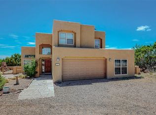 32 Camino Dimitrio, Santa Fe, NM 87508