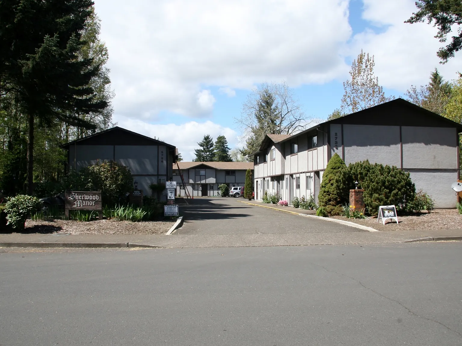 Sherwood Manor Apts — Photo 4