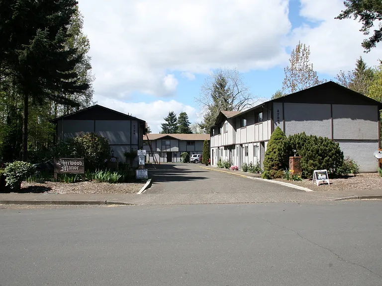 Sherwood Manor Apts — Photo 4