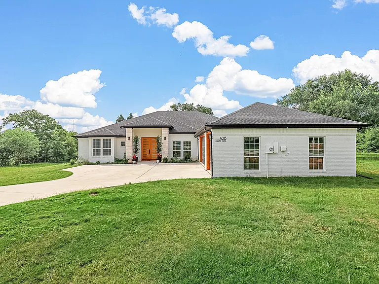 4013 Legend Trl — Photo 46