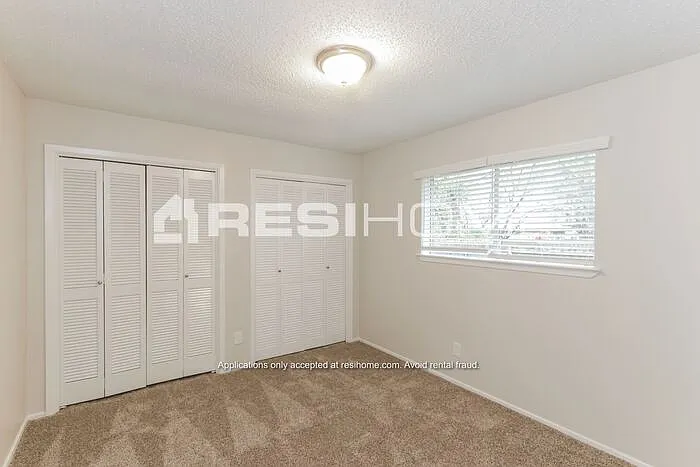 913 Pepperidge Ct — Photo 12