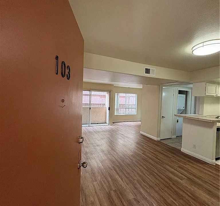 5060 Kester Ave #103