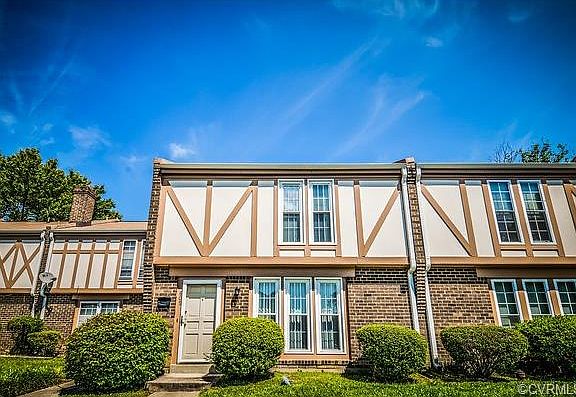 2nd image of 805 Pleasant St #805