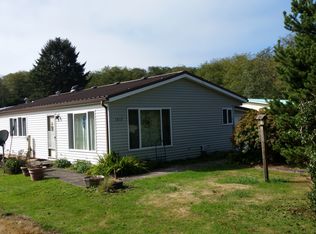 1013 Charlotte St, Rockaway Beach, OR 97136