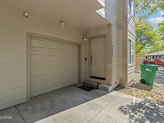 3rd image of 1317 Powell Ln