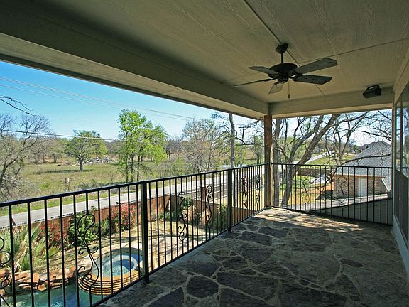 3rd image of 1114 Delaware Dr