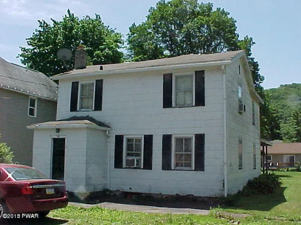 704 1st St, Matamoras, PA 18336