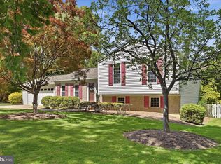 8112 Revatom Ct, Dunn Loring, VA 22027