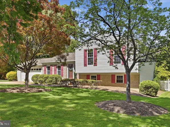 8112 Revatom Ct, Dunn Loring, VA 22027
