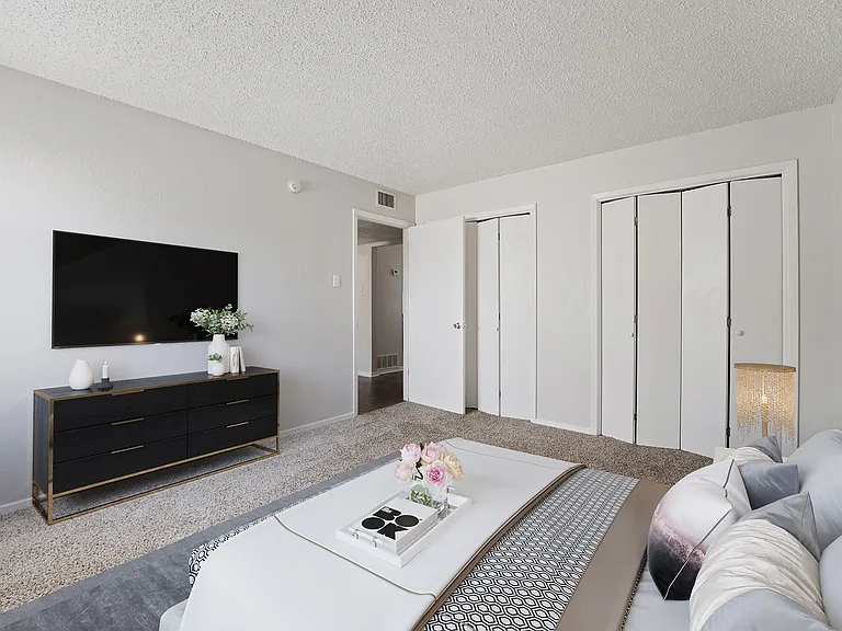 Olivo Square Apartments — Photo 12