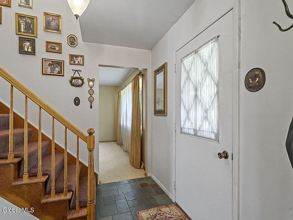 4th image of 2 Cambridge Drive