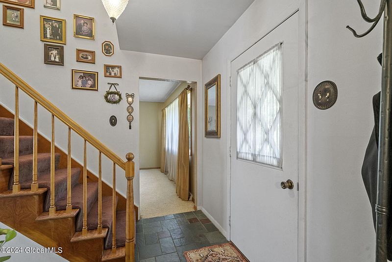 4th image of 2 Cambridge Drive
