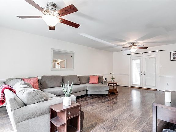 3rd image of 1506 King Charles Ct