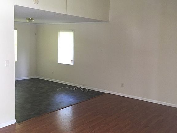2nd image of 2227 Basswood Dr