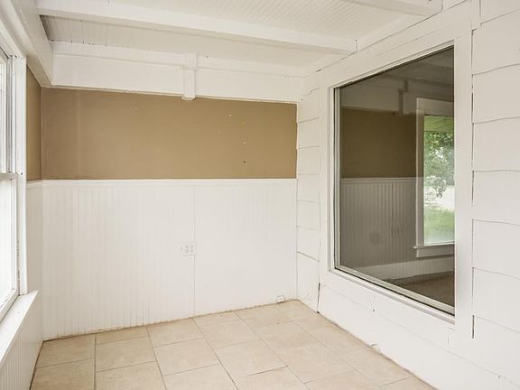 2nd image of 606 S Milton Ave