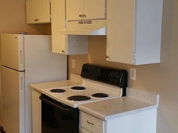 3rd image of 322 9th Ave SE APT 13