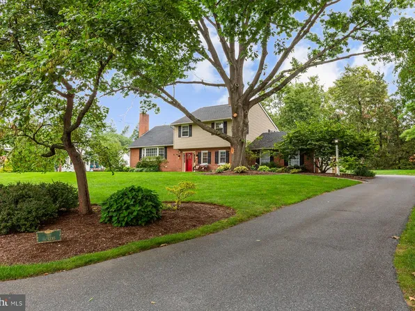 1542 Hiemenz Rd, Lancaster, PA 17601