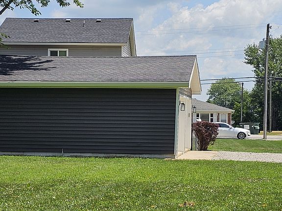 5th image of 404 N Main St