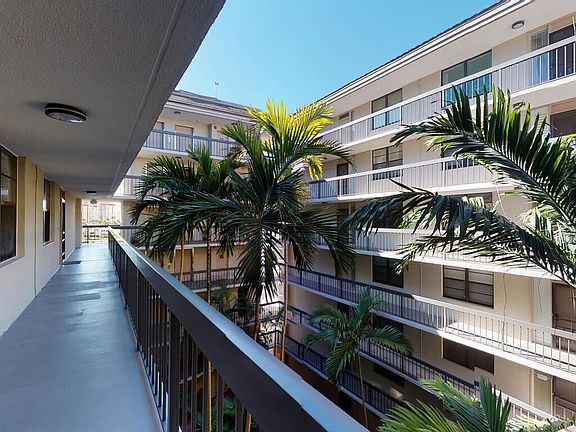 3rd image of 651 Seaview Ct APT 512