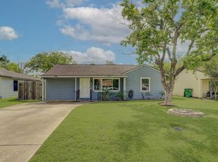 413 Farrer St, Angleton, TX 77515