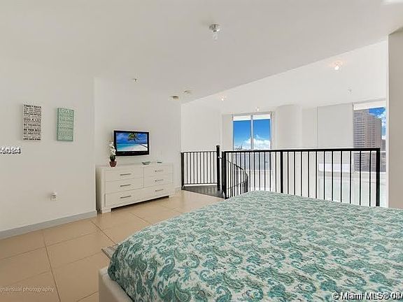 4th image of 300 S Biscayne Blvd #L-1218