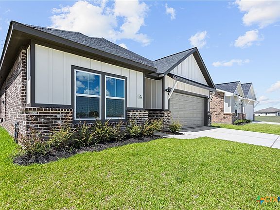 2nd image of 316 Cardinal Dr