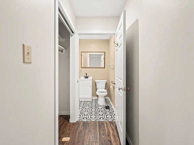 80 Green St — Photo 12